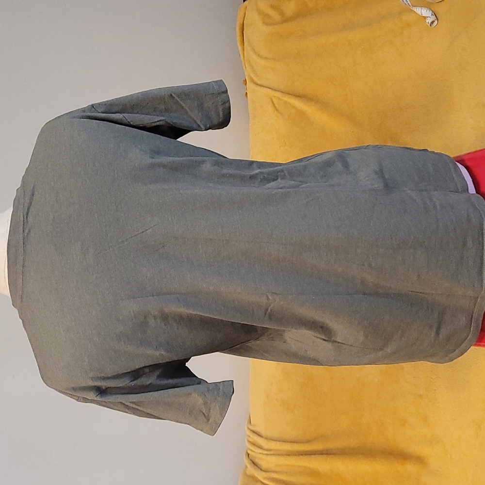 Solid Threads T-Shirt - Picture 3 of 4